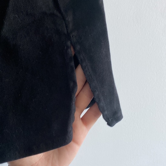 Black mini skirt - Picture 2 of 3